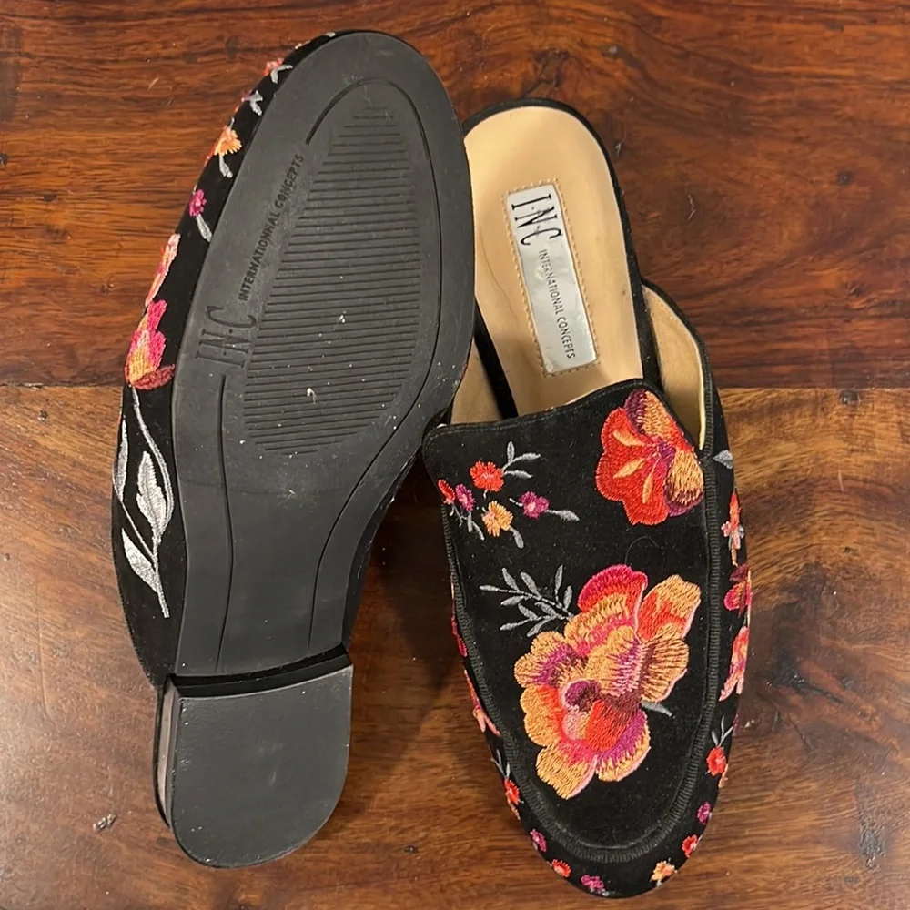 Black flats. Floral embroidery. Adorable mules by INC in Women’s Size 6. New. 🌺 - Picture 5 of 11